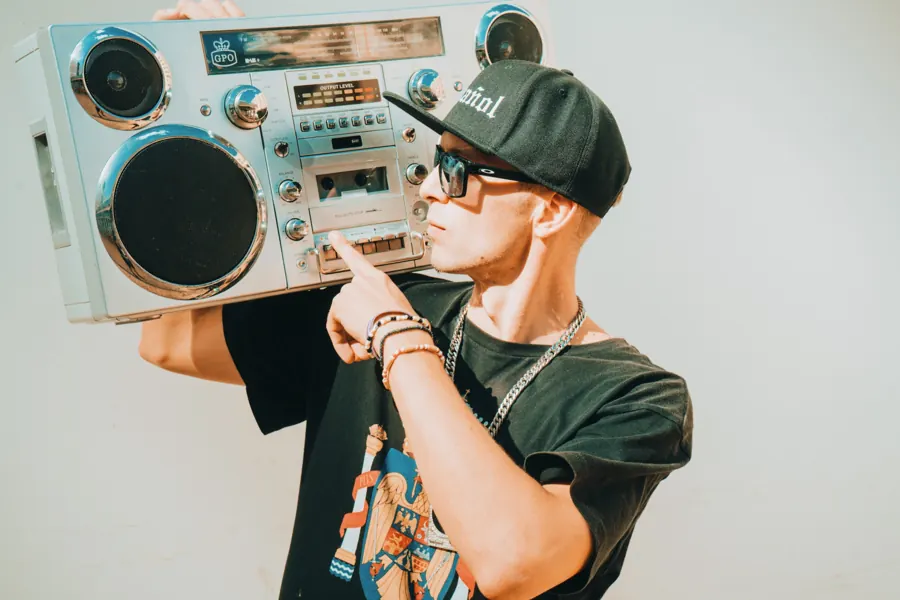 Boombox pe umăr (color) — El Rumañol